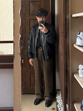 「COMOLI（コモリ）のCOMOLI sheepskin MA-1 jacket（MA-1、ブラック系）」を使った、Jimmy Wangさん（メンズ・170cm）の夏コーディネート