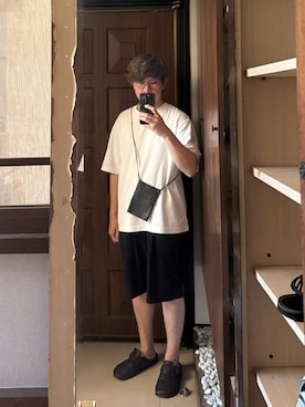 「COMOLI（コモリ）のアイテム（パンツ）」を使った、Jimmy Wangさん（メンズ・170cm）の夏コーディネート