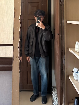 「COMOLI（コモリ）のComoli sheepskin A-2 jacket（ミリタリージャケット、ブラウン系）」を使った、Jimmy Wangさん（メンズ・170cm）の夏コーディネート
