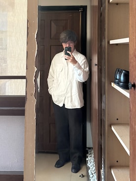「COMOLI（コモリ）のアイテム（パンツ）」を使った、Jimmy Wangさん（メンズ・170cm）の夏コーディネート