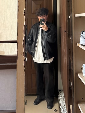 「COMOLI（コモリ）のCOMOLI sheepskin MA-1 jacket（MA-1、ブラック系）」を使った、Jimmy Wangさん（メンズ・170cm）の夏コーディネート