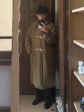 「COMOLI（コモリ）のComoli wool duffle coat camel（ダッフルコート、ブラウン系）」を使った、Jimmy Wangさん（メンズ・170cm）の夏コーディネート
