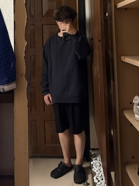 「COMOLI（コモリ）のComoli cotton crewneck sweat （トップス、ブルー系）」を使った、Jimmy Wangさん（メンズ・170cm）の夏コーディネート