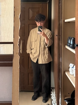 「COMOLI（コモリ）のアイテム（パンツ）」を使った、Jimmy Wangさん（メンズ・170cm）の夏コーディネート