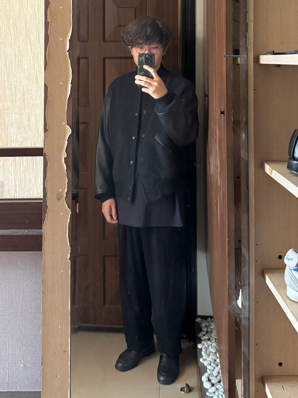 COMOLIのノーカラージャケットを使った人気ファッションコーディネート