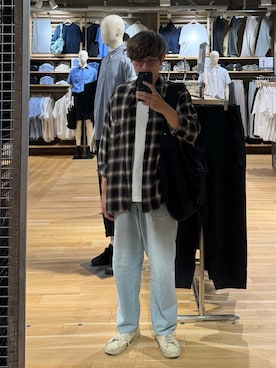 「COMOLI（コモリ）のアイテム（シャツ/ブラウス、ブラック系）」を使った、Jimmy Wangさん（メンズ・170cm）の夏コーディネート