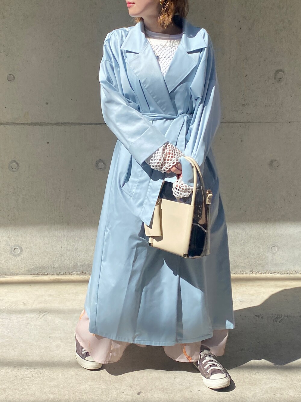 「パステル映える春、スクエアバッグ、マーメイドスカート、春服みてみて、休日スタイル、トレンチコート、春コーデ、低身長、低身長コーデ、骨格ウェーブ、サックスブルー、スプリングコート、ヘレンチアコーデ図鑑、ヘレンチア、お花見コーデ」｜「mysticのクリア3セットバッグ（ショルダーバッグ、ベージュ系）」を使った、satomiさん（レディース・150cm）の春コーディネートの1枚目の写真