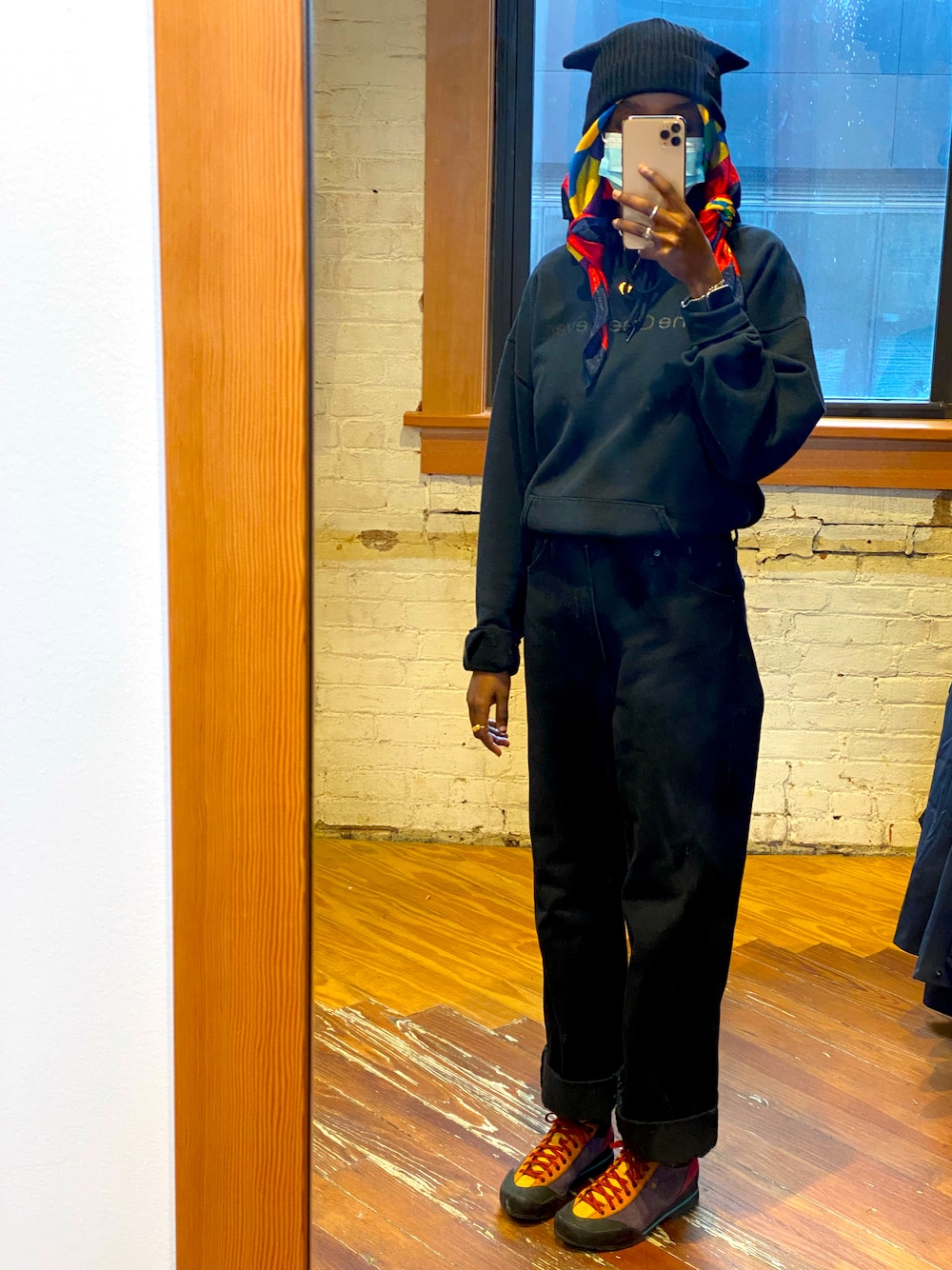 「NYC、patagonia」｜「VASQUEのアイテム（スニーカー、レッド系）」を使った、mlmlmlmlmlmlさん（レディース・163cm）の春コーディネートの1枚目の写真