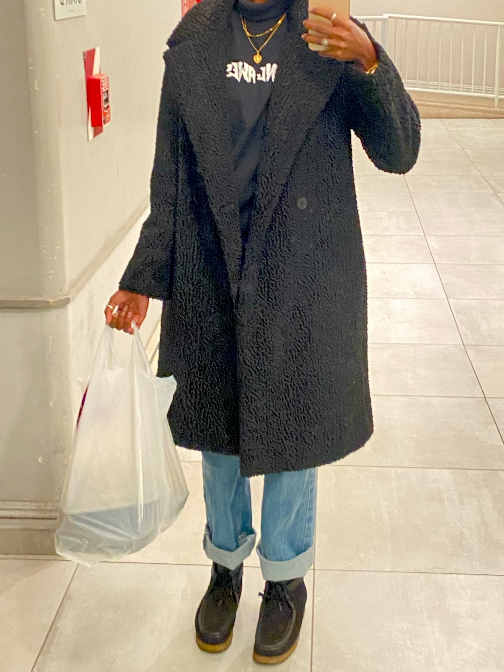 「NYC、wallabee」｜「CLUB MONACOのアイテム（チェスターコート、ブラック系）」を使った、mlmlmlmlmlmlさん（レディース・163cm）の春コーディネートの1枚目の写真