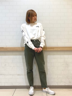 「カーキパンツ」｜ももさん（レディース・161cm・20代）の冬コーディネート