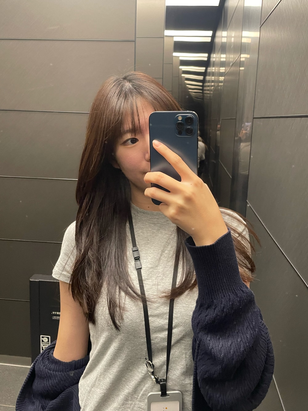 「最近のいい感じコーデ、Tシャツ、H&M、ZARA、韓国ファッション、大人カジュアルコーデ、グレー」｜「H&Mのアイテム（Tシャツ/カットソー、グレー系）」を使った、jjさん（骨格ウェーブ・レディース・170cm）の春コーディネートの1枚目の写真