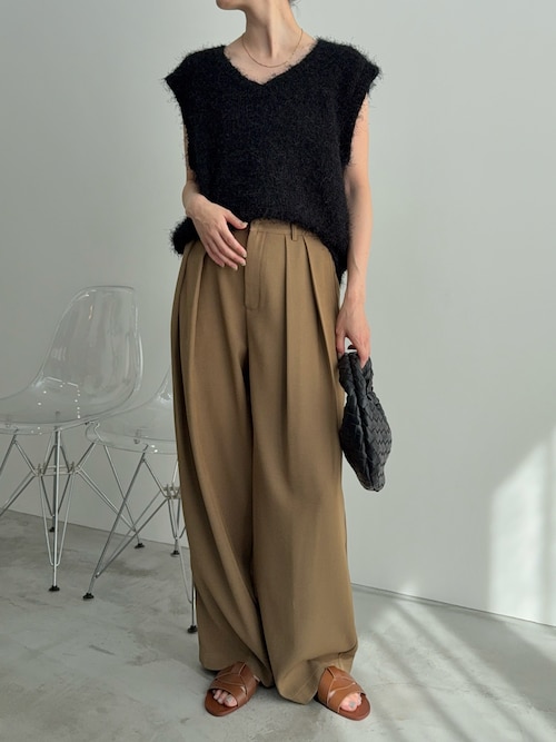 美品　モラビト　フェザーベスト　３８　ベージュ 美品 モラビト フェザーベスト 38 ベージュ 美品 モラビト フェザー