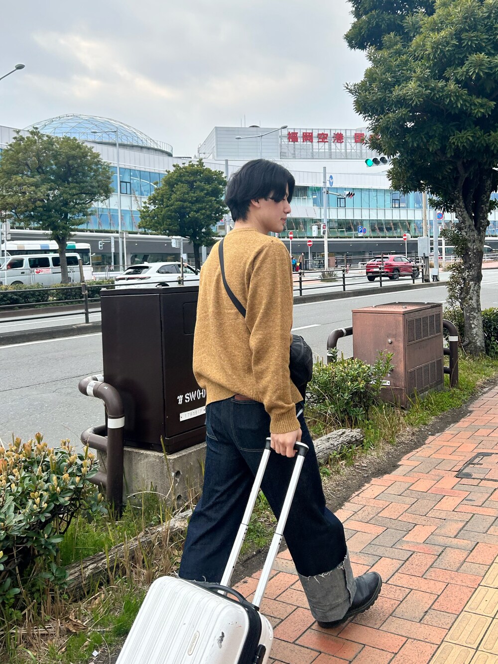 「休日コーデ」｜「ZARAのアイテム（ニット/セーター、イエロー系）」を使った、imatom2000さん（メンズ・178cm）の春コーディネートの1枚目の写真