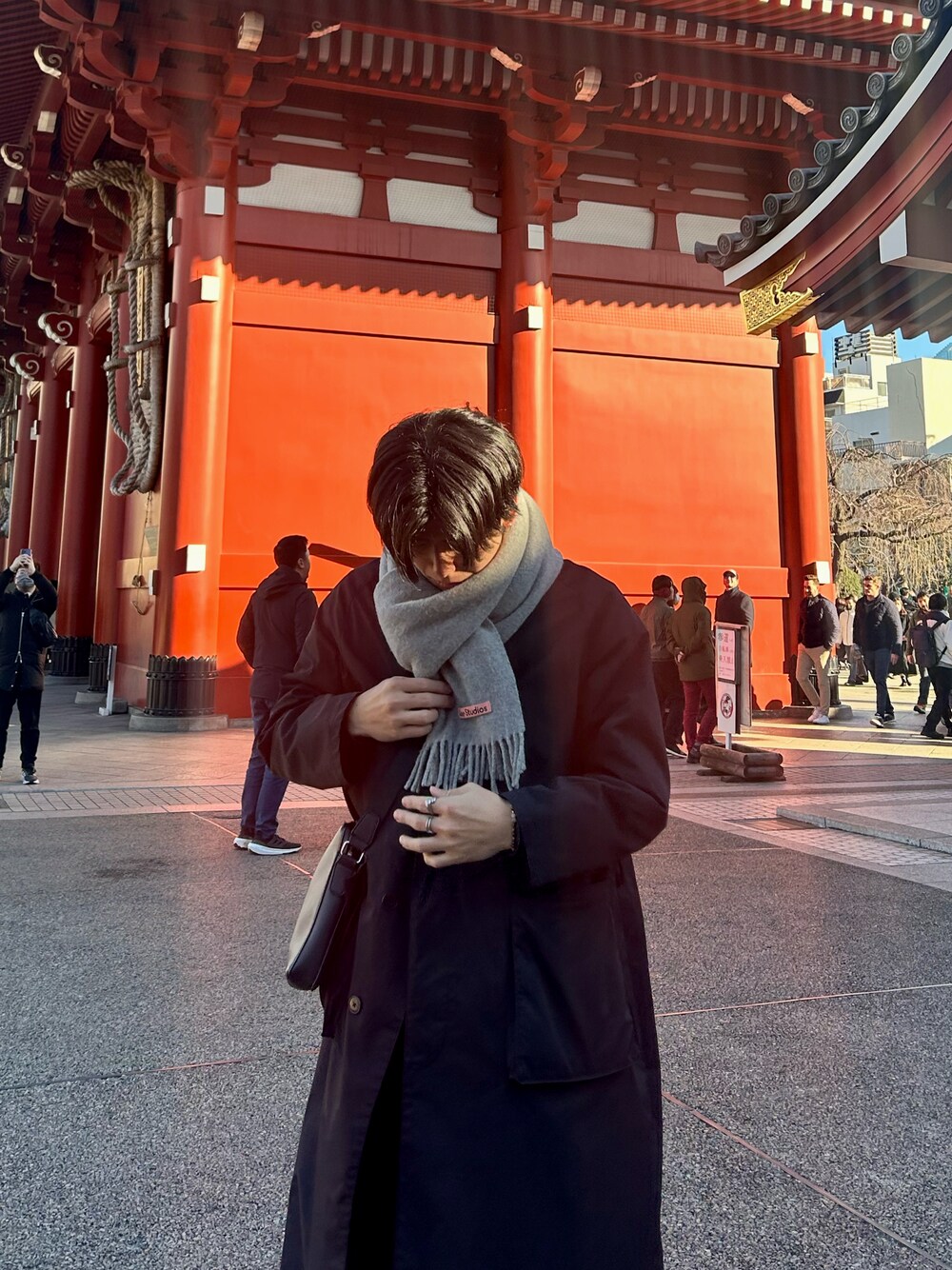 「冬コーデ、マフラー、AcneStudios、AZUL by moussy、Lui's、デートコーデ、大人カジュアル」｜「Lui'sのモッズコート（その他アウター、ブラック系）」を使った、imatom2000さん（メンズ・178cm）の春コーディネートの1枚目の写真