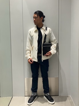 「ARMANI EXCHANGE（アルマーニエクスチェンジ）の【A|X アルマーニ エクスチェンジ】ツートーンレース スニーカー（EC限定カラー含）（スニーカー、ブラック系）」を使った、TAKUYAさん（メンズ・174cm）の夏コーディネート