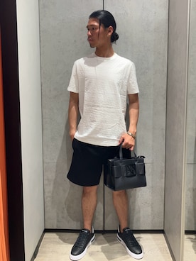 「ARMANI EXCHANGE（アルマーニエクスチェンジ）の【A|X アルマーニ エクスチェンジ】オールオーバーロゴ レースアップスニーカー（スニーカー、ブラック系）」を使った、TAKUYAさん（メンズ・174cm）の夏コーディネート