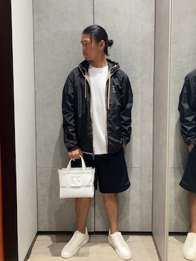 「ARMANI EXCHANGE（アルマーニエクスチェンジ）の【A|X アルマーニ エクスチェンジ】オールオーバーロゴ リバーシブル フーデッドブルゾン（ナイロンジャケット、ホワイト系）」を使った、TAKUYAさん（メンズ・174cm）の夏コーディネート