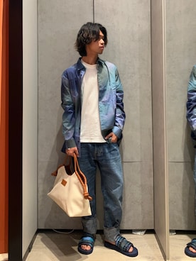 「ARMANI EXCHANGE（アルマーニエクスチェンジ）のアイテム（ハンドバッグ）」を使った、TAKUYAさん（メンズ・174cm）の春コーディネート