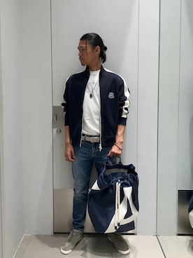 「ARMANI EXCHANGE（アルマーニエクスチェンジ）の【A|X アルマーニ エクスチェンジ】AXロゴ スエード レースアップスニーカー（スニーカー、グリーン系）」を使った、TAKUYAさん（メンズ・174cm）の春コーディネート