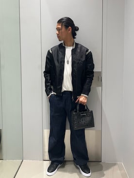 「ARMANI EXCHANGE（アルマーニエクスチェンジ）の【A|X アルマーニ エクスチェンジ】オールオーバーロゴ レースアップスニーカー（スニーカー、ブラック系）」を使った、TAKUYAさん（メンズ・174cm）の春コーディネート