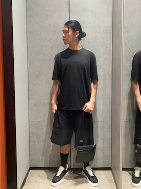 「ARMANI EXCHANGE（アルマーニエクスチェンジ）の【A|X アルマーニ エクスチェンジ】オールオーバーロゴ レースアップスニーカー（スニーカー、ブラック系）」を使った、TAKUYAさん（メンズ・174cm）の春コーディネート