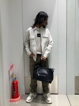 「アイテム（デニムパンツ、ベージュ系）」を使った、TAKUYAさん（メンズ・174cm）の秋コーディネート