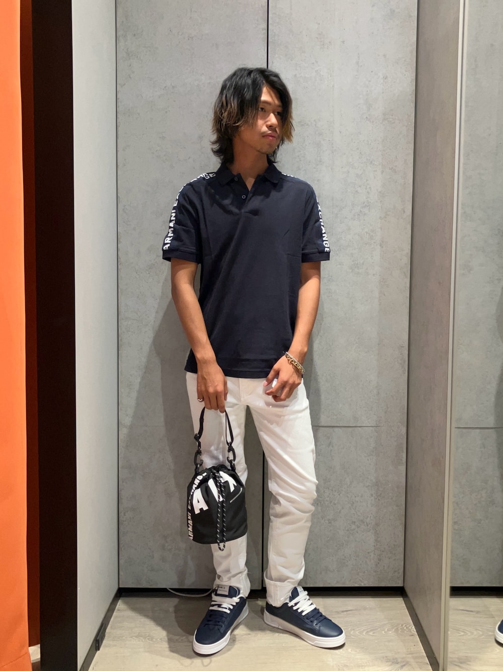 「AXchanger、AXchange、armaniexchange、armani、フェススタイル、おしゃ見えテクニック、さらっと晴れやかスナップ、テーマパークコーデ、メンズファッション、お出かけコーデ、プチプラコーデ、おでかけコーデ、おしゃれさんと繋がりたい、ブルー、シンプル」｜「ARMANI EXCHANGEの【A|X アルマーニ エクスチェンジ】AXロゴテープ　半袖ポロシャツ/REGULAR（ポロシャツ、ブルー系）」を使った、TAKUYAさん（メンズ・174cm）の夏コーディネートの1枚目の写真