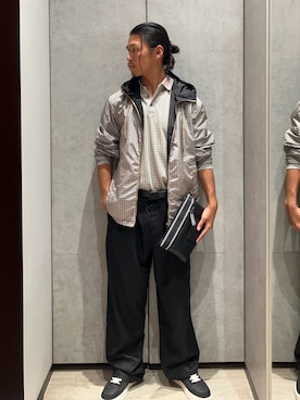 「ARMANI EXCHANGE（アルマーニエクスチェンジ）の【A|X アルマーニ エクスチェンジ】オールオーバーロゴ レースアップスニーカー（スニーカー、ブラック系）」を使った、TAKUYAさん（メンズ・174cm）の夏コーディネート