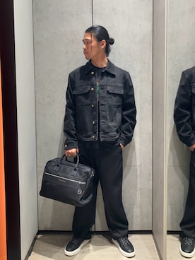 「ARMANI EXCHANGE（アルマーニエクスチェンジ）の【A|X アルマーニ エクスチェンジ】ツートーンレース スニーカー（EC限定カラー含）（スニーカー、ブラック系）」を使った、TAKUYAさん（メンズ・174cm）の夏コーディネート
