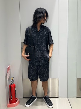 「ARMANI EXCHANGE（アルマーニエクスチェンジ）のアイテム（ショルダーバッグ）」を使った、TAKUYAさん（メンズ・174cm）の春コーディネート