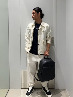 「ARMANI EXCHANGE（アルマーニエクスチェンジ）の【A|X アルマーニ エクスチェンジ】オールオーバーロゴ レースアップスニーカー（スニーカー、ブラック系）」を使った、TAKUYAさん（メンズ・174cm）の春コーディネート