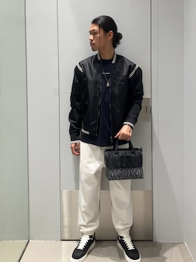 「ARMANI EXCHANGE（アルマーニエクスチェンジ）の【A|X アルマーニ エクスチェンジ】オールオーバーロゴ レースアップスニーカー（スニーカー、ブラック系）」を使った、TAKUYAさん（メンズ・174cm）の夏コーディネート