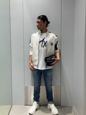 「ARMANI EXCHANGE（アルマーニエクスチェンジ）の【A|X アルマーニ エクスチェンジ】メッシュコンビ レースアップスニーカー（スニーカー、ホワイト系）」を使った、TAKUYAさん（メンズ・174cm）の春コーディネート