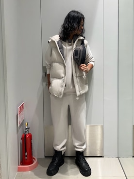 「アイテム（ボディバッグ/ウエストポーチ、グレー系）」を使った、TAKUYAさん（メンズ・174cm）の秋コーディネート