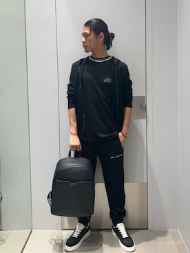 「ARMANI EXCHANGE（アルマーニエクスチェンジ）の【A|X アルマーニ エクスチェンジ】オールオーバーロゴ レースアップスニーカー（スニーカー、ブラック系）」を使った、TAKUYAさん（メンズ・174cm）の夏コーディネート