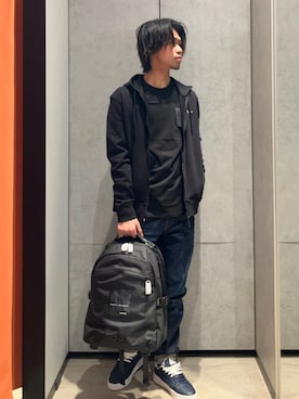 「ARMANI EXCHANGE（アルマーニエクスチェンジ）のアイテム（パーカー）」を使った、TAKUYAさん（メンズ・174cm）の春コーディネート