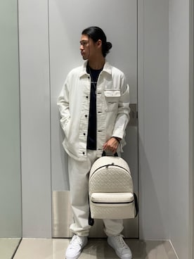 「ARMANI EXCHANGE（アルマーニエクスチェンジ）の【A|X アルマーニ エクスチェンジ】＜オンライン限定＞AXロゴ レースアップスニーカー（スニーカー、ホワイト系）」を使った、TAKUYAさん（メンズ・174cm）の春コーディネート