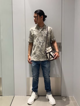 「ARMANI EXCHANGE（アルマーニエクスチェンジ）の【A|X アルマーニ エクスチェンジ】メッシュコンビ レースアップスニーカー（スニーカー、ホワイト系）」を使った、TAKUYAさん（メンズ・174cm）の春コーディネート