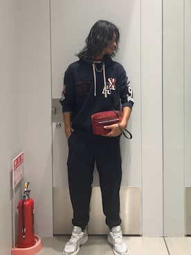 「アイテム（ポーチ）」を使った、TAKUYAさん（メンズ・174cm）の秋コーディネート
