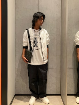「ARMANI EXCHANGE（アルマーニエクスチェンジ）のアイテム（カーゴパンツ）」を使った、TAKUYAさん（メンズ・174cm）の秋コーディネート