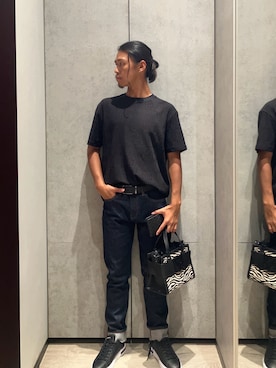 「ARMANI EXCHANGE（アルマーニエクスチェンジ）の【A|X アルマーニ エクスチェンジ】オールオーバーロゴ レースアップスニーカー（スニーカー、ブラック系）」を使った、TAKUYAさん（メンズ・174cm）の夏コーディネート
