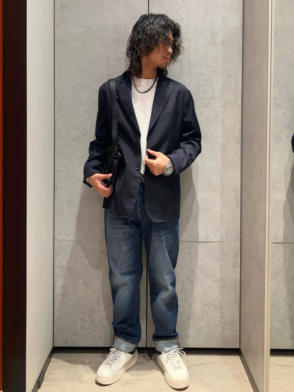 「AXchanger、AXchange、armaniexchange、armani、アルマーニ、アルマーニエクスチェンジ、真冬のあったかスタイル、ジャケットスタイル、ジャケット、秋冬コーデ、休日コーデ、カジュアルコーデ、シンプル、シンプルスタイル、メンズファッション」｜「ARMANI EXCHANGEの【A|X アルマーニ エクスチェンジ】ライトソール　レースアップスニーカー（スニーカー、ホワイト系）」を使った、TAKUYAさん（メンズ・174cm）の冬コーディネートの1枚目の写真