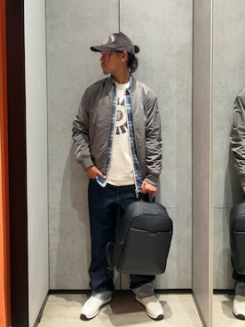 「ARMANI EXCHANGE（アルマーニエクスチェンジ）のアイテム（キャップ）」を使った、TAKUYAさん（メンズ・174cm）の秋コーディネート