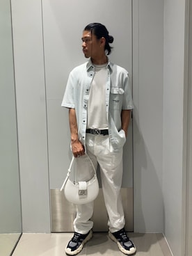 「ARMANI EXCHANGE（アルマーニエクスチェンジ）の【A|X アルマーニ エクスチェンジ】ライトブルーストライプデニム 半袖シャツ/BOXY（シャツ/ブラウス、ブルー系）」を使った、TAKUYAさん（メンズ・174cm）の春コーディネート