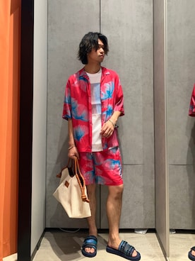 「ARMANI EXCHANGE（アルマーニエクスチェンジ）のアイテム（ハンドバッグ）」を使った、TAKUYAさん（メンズ・174cm）の春コーディネート