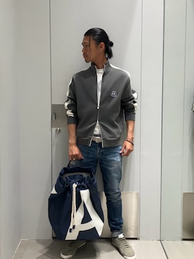 「ARMANI EXCHANGE（アルマーニエクスチェンジ）の【A|X アルマーニ エクスチェンジ】AXロゴ スエード レースアップスニーカー（スニーカー、グリーン系）」を使った、TAKUYAさん（メンズ・174cm）の春コーディネート