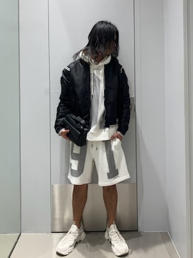 「ARMANI EXCHANGE（アルマーニエクスチェンジ）の【A|X アルマーニ エクスチェンジ】クロスレース ソックススニーカー（スニーカー、ホワイト系）」を使った、TAKUYAさん（メンズ・174cm）の春コーディネート