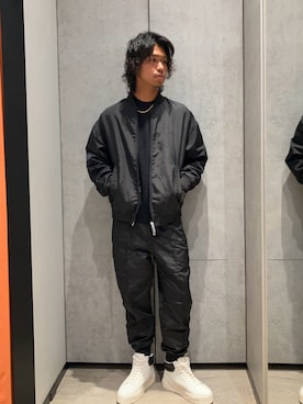 「ARMANI EXCHANGE（アルマーニエクスチェンジ）のアイテム（カーゴパンツ）」を使った、TAKUYAさん（メンズ・174cm）の秋コーディネート