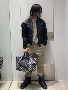 「ARMANI EXCHANGE（アルマーニエクスチェンジ）の【A|X アルマーニ エクスチェンジ】レースアップレザーハイカットスニーカー（スニーカー、ブラック系）」を使った、TAKUYAさん（メンズ・174cm）の春コーディネート