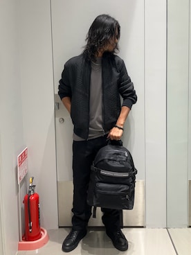 「ARMANI EXCHANGE（アルマーニエクスチェンジ）の【A|X アルマーニ エクスチェンジ】AXロゴ 半袖クルーネックTシャツ/REGULAR（Tシャツ/カットソー）」を使った、TAKUYAさん（メンズ・174cm）の冬コーディネート